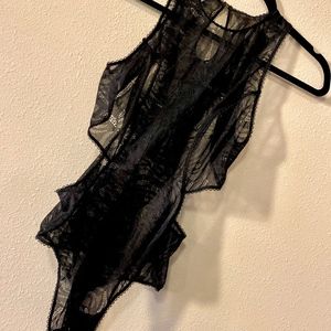 BLACK BOW | NWT Nordstrom Black Lace Cut Bodysuit